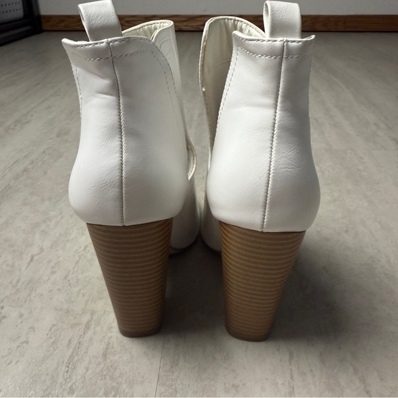 JustFab Heeled Boots Old Town Cutout Heeled bootie - Picture 6 of 13